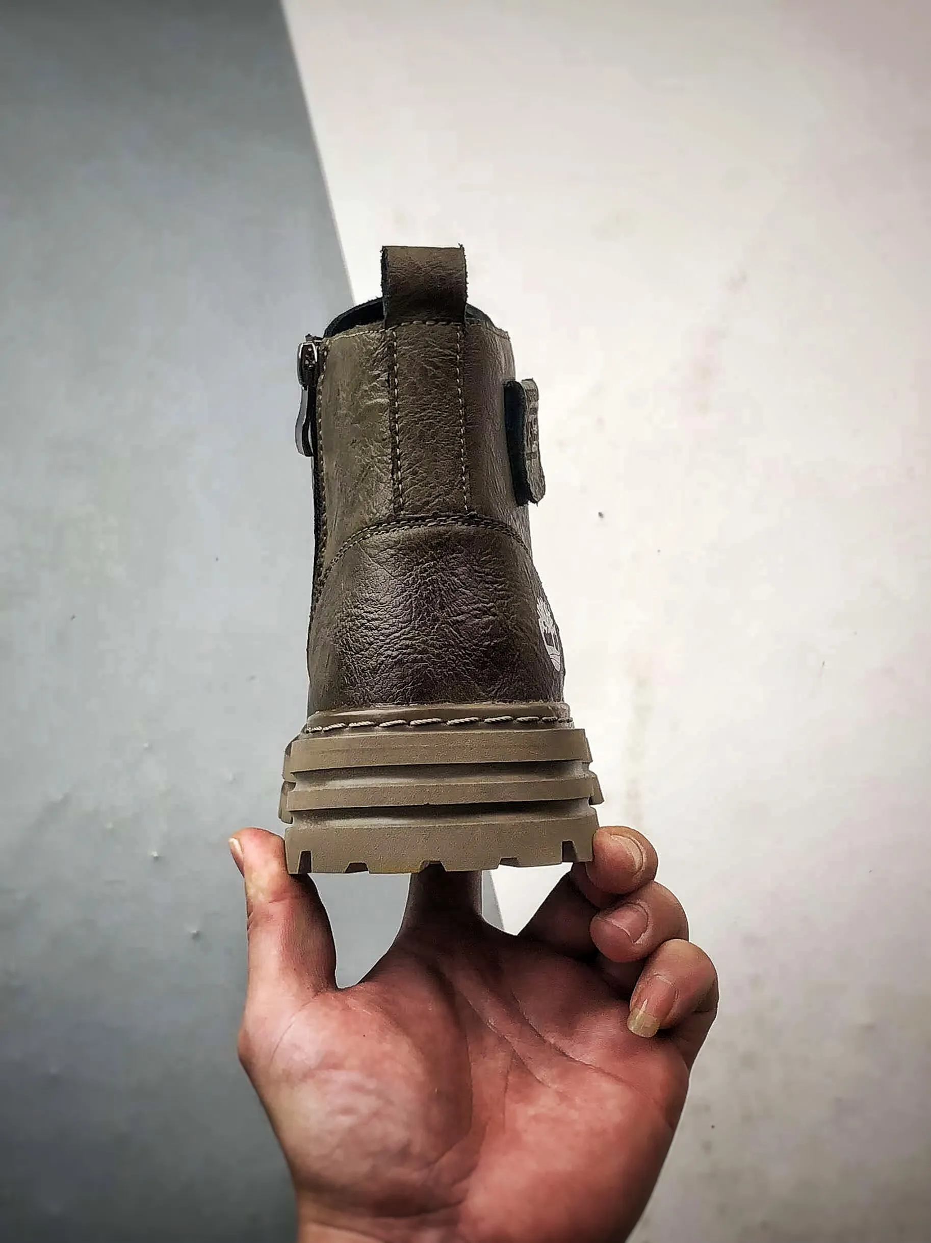💰440 Timberland Timberland/Timberland 2025 autumn and winter new style classic high-top casual men's shoes, newly upgraded, Guangdong factory quality, original box and original packaging, the fabric is made of Italian top frosted cowhide, with anti-odor and anti-corrosion genuine leather latex insoles, giving you a perfect wearing experience. High-quality and durable, a must-have for sportsmen. Specializes in not looking handsome. High-quality, first-class foot feel. Exclusive supply. Item number: TB99776713 Code number: 39 40 41 42 43 44 (standard code)